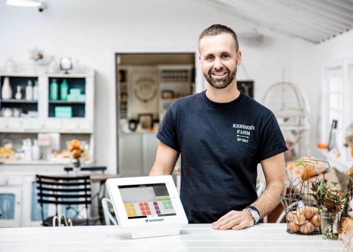 May-dem-nguoi-kiem-soat-luu-luong-khach-hang-ban-le-thuc-te-trong-cua-hang